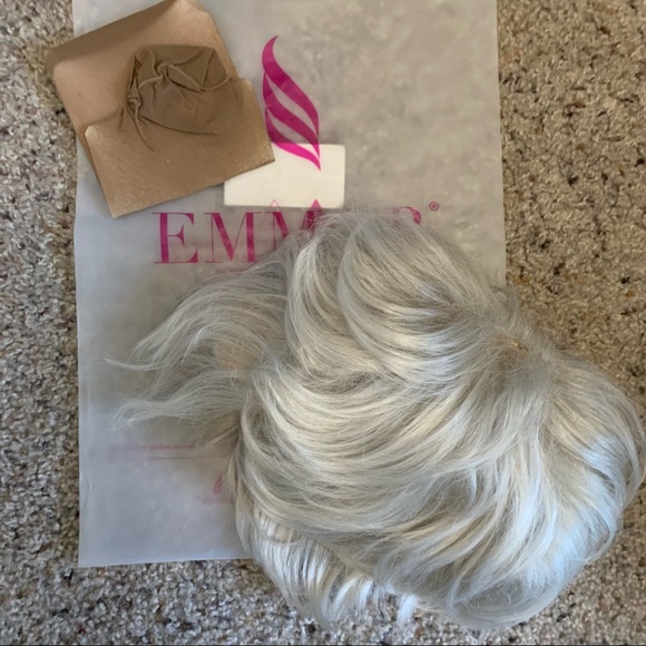 Emmor Short Silver Grey Human Hair Wigs for Women Blend with Healthy Memory Fibe - Picture 5 of 6